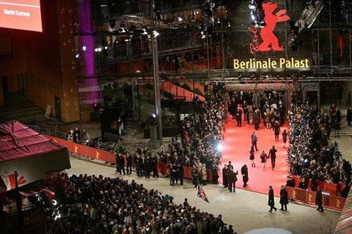 “Саарал өнгийн 50 хувирал” кино Берлинд нээлтээ хийнэ